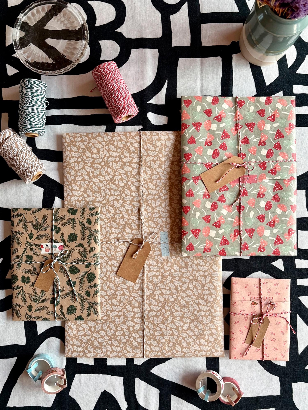 Emballages cadeaux faits main. 