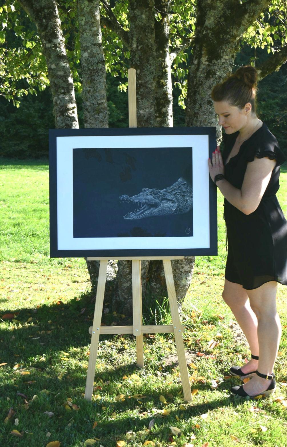 Oeuvres du Crocodile des Philippines prise en photo encadrée. La photo est prise en extérieur  Cécilia PELISSIER 