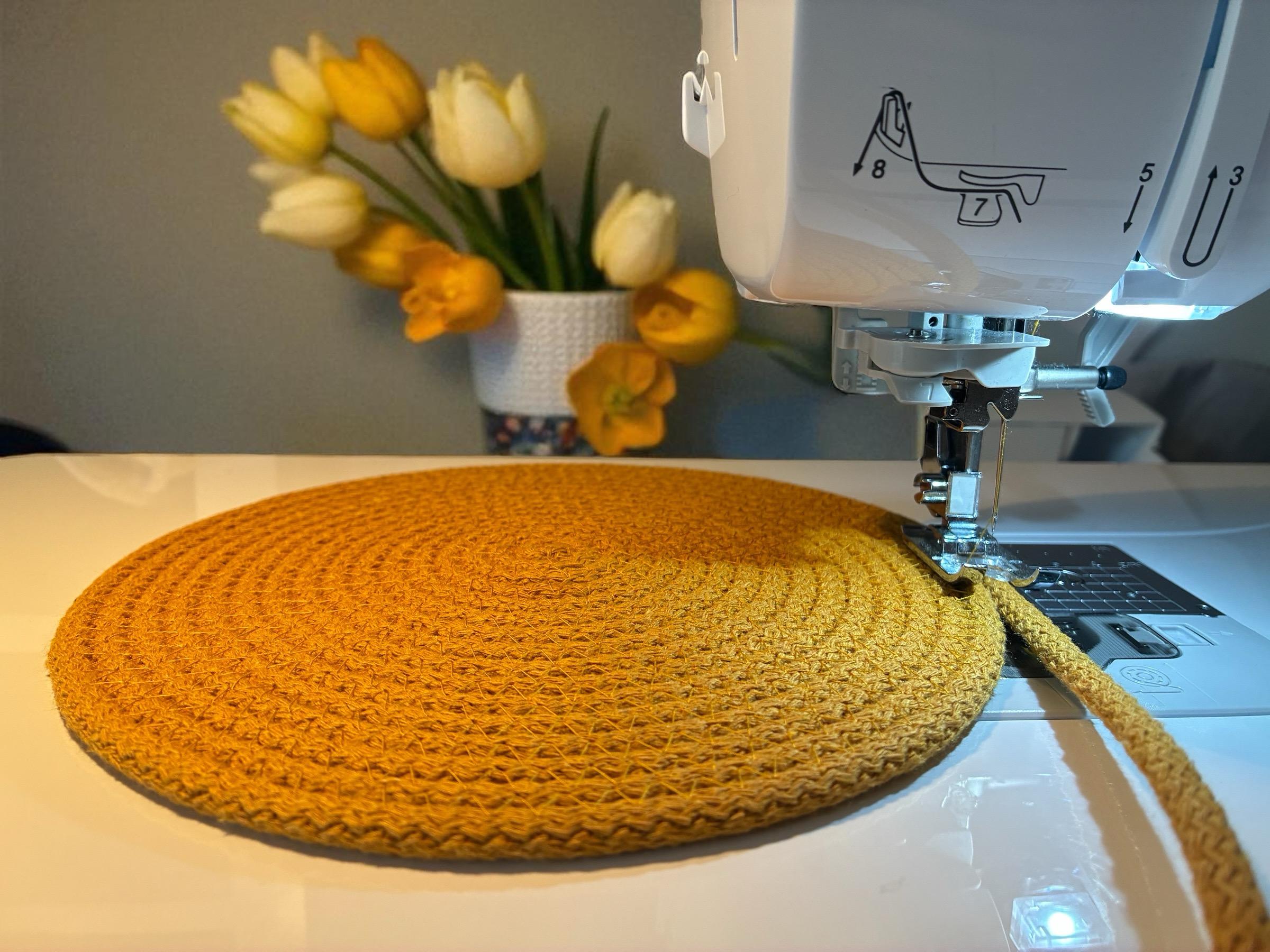 la machine à coudre, renouveau fait main, upcycling, réparation et créativité