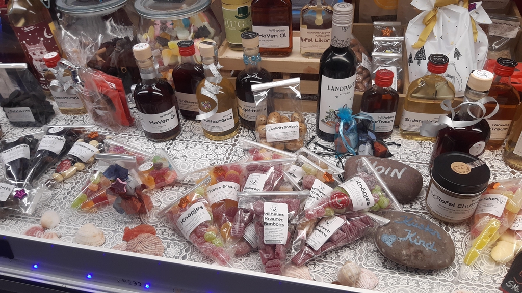 Riesen Auswahl, feine Lakritz, saure Wattwuermer, vegane Gums, heimischer Honig und handgemachte Marmelade