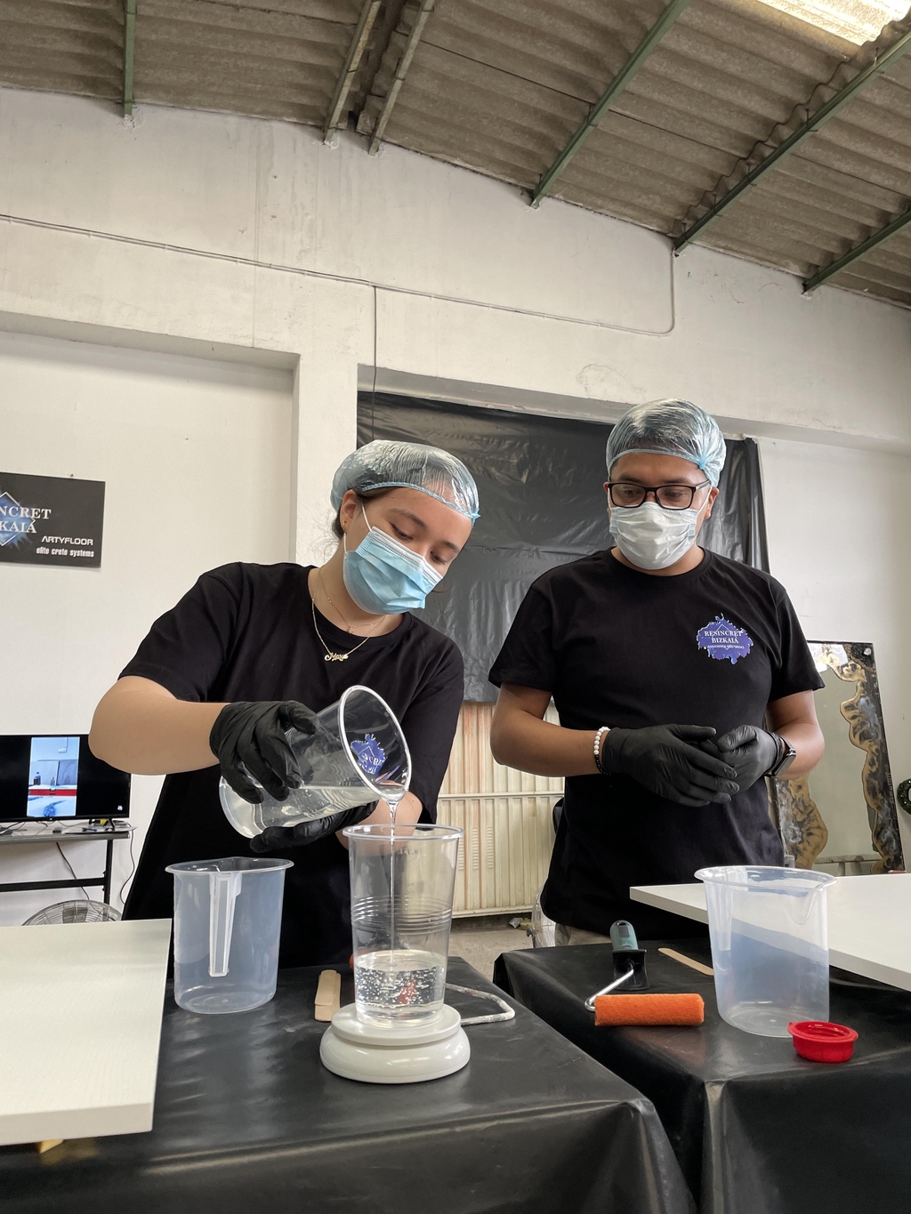 Resina Epoxi ResinPro – La Mejor Calidad para tus Proyectos
Transforma tus proyectos con la resina epoxi ResinPro. Ideal para proyectos de arte, reparación, creación de superficies brillantes y duraderas. ¡Obtén resultados profesionales con la mejor calidad!