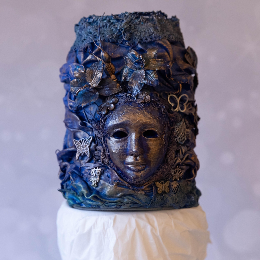 Powertex is an environmentally friendly, water based, textile harder
Add to natural materials to create beautiful fabric sculptures, paintings and garden ornaments.
Weather resistant after 3 weeks of drying
Join the next Workshop and see what you could create