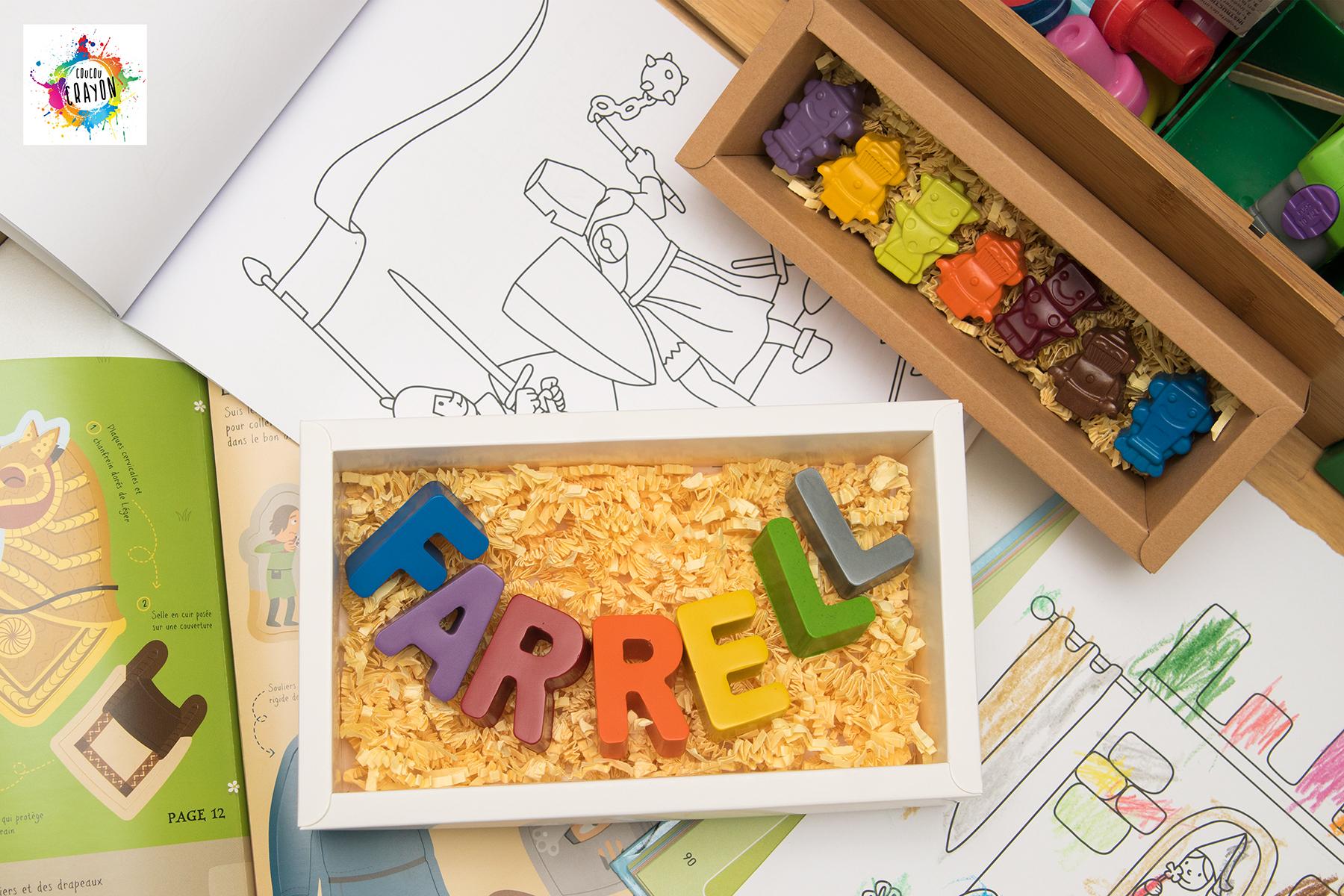Lettres en cire pour former le prénom Farrel