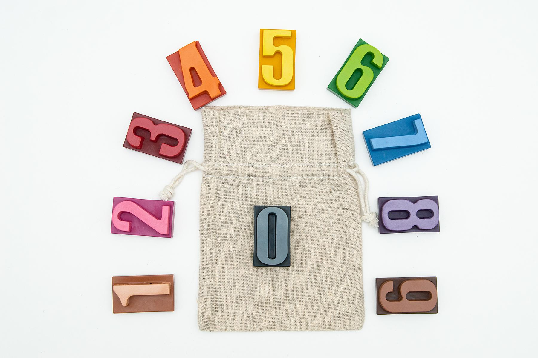 chiffres 1,2,3,4,5,6,7,8,9,0 colorés et sac tissu cotton beige