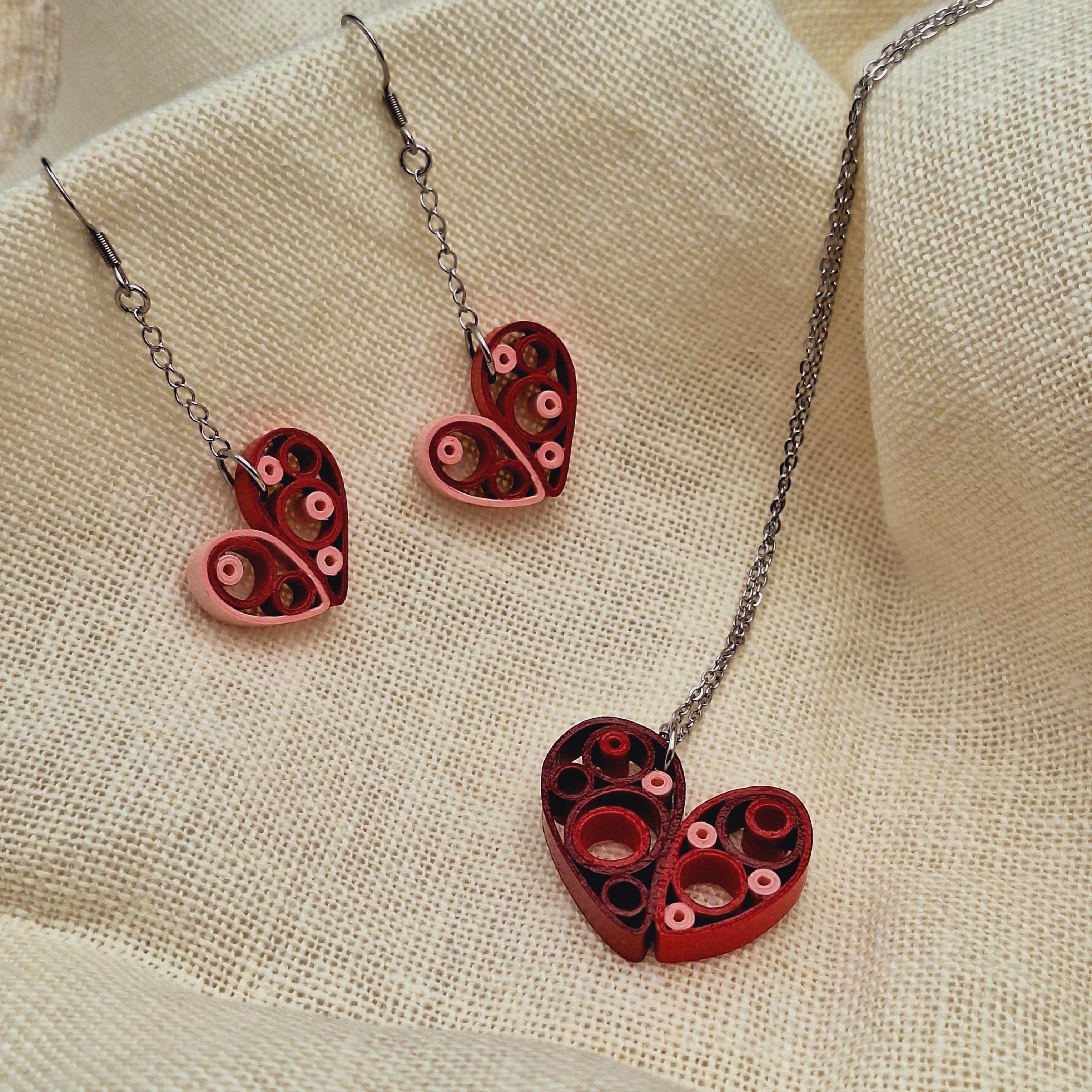 Parure Saint Amour : bijoux faits main en papier roulé 