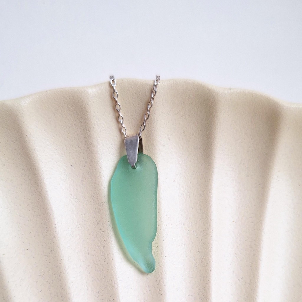 collier argent plage verre recyclé île