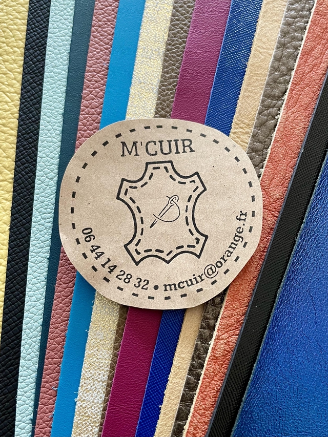 Créatrice de petite maroquinerie, personnalisables, fait main.
 Fabrication française.