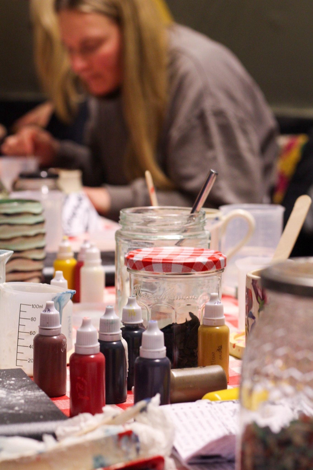 Jesmonite workshop, making coasters in Marlow, Buckinghamshire 