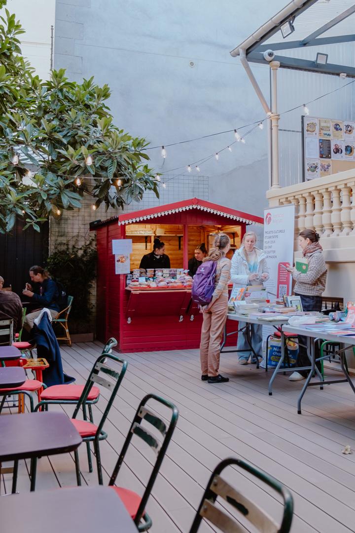 Samovar Café Paris, coffee shop culturel unique à Paris 16, terrasse intimiste au Conservatoire Rachmaninoff, spécialités d’Europe de l’Est, café et expériences artistiques