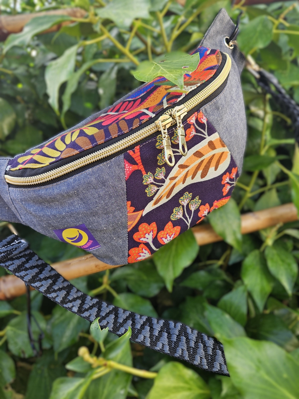 🌟 Pourquoi choisir Funky Banana ?

Des créations faites main en France, uniques et originales

Des sacs et accessoires colorés qui apportent de la joie

Des modèles pratiques, funky et tendance

Des idées cadeaux originales pour femme, homme ou enfant

Que vous cherchiez un sac banane coloré, un cabas pratique, un sac yoga tendance, un chouchou funky ou un étui portable fait main, Funky Banana a forcément l’accessoire qui mettra du pep’s dans votre quotidien.