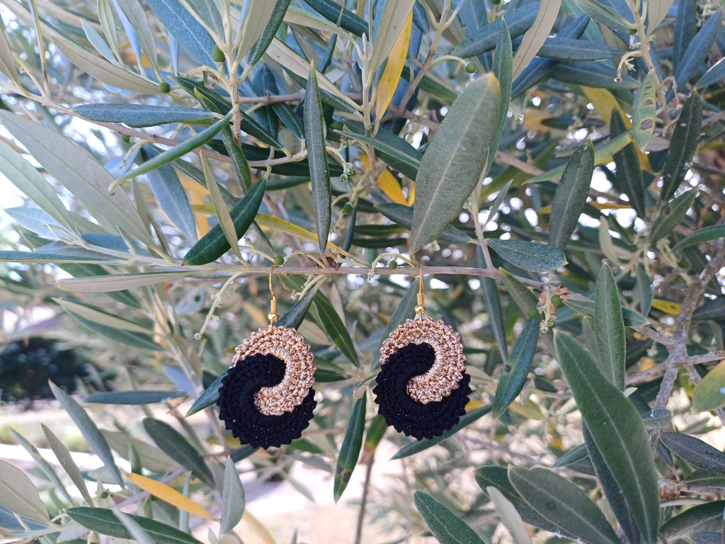 Boucles d'oreilles faites main au crochet et micro crochet avec perles en pierres naturelles dans une très large gamme de couleurs au tons naturels à colorés