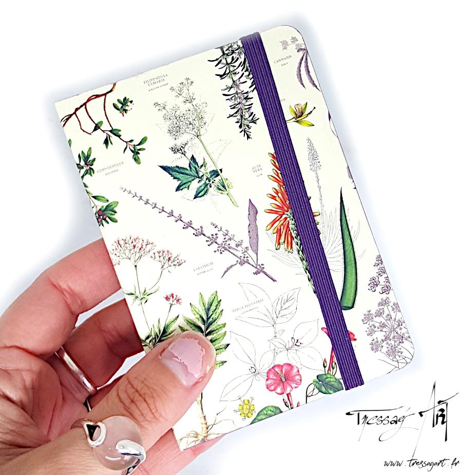Carnet de papeterie fleuris avec des fleurs des plantes de la nature
