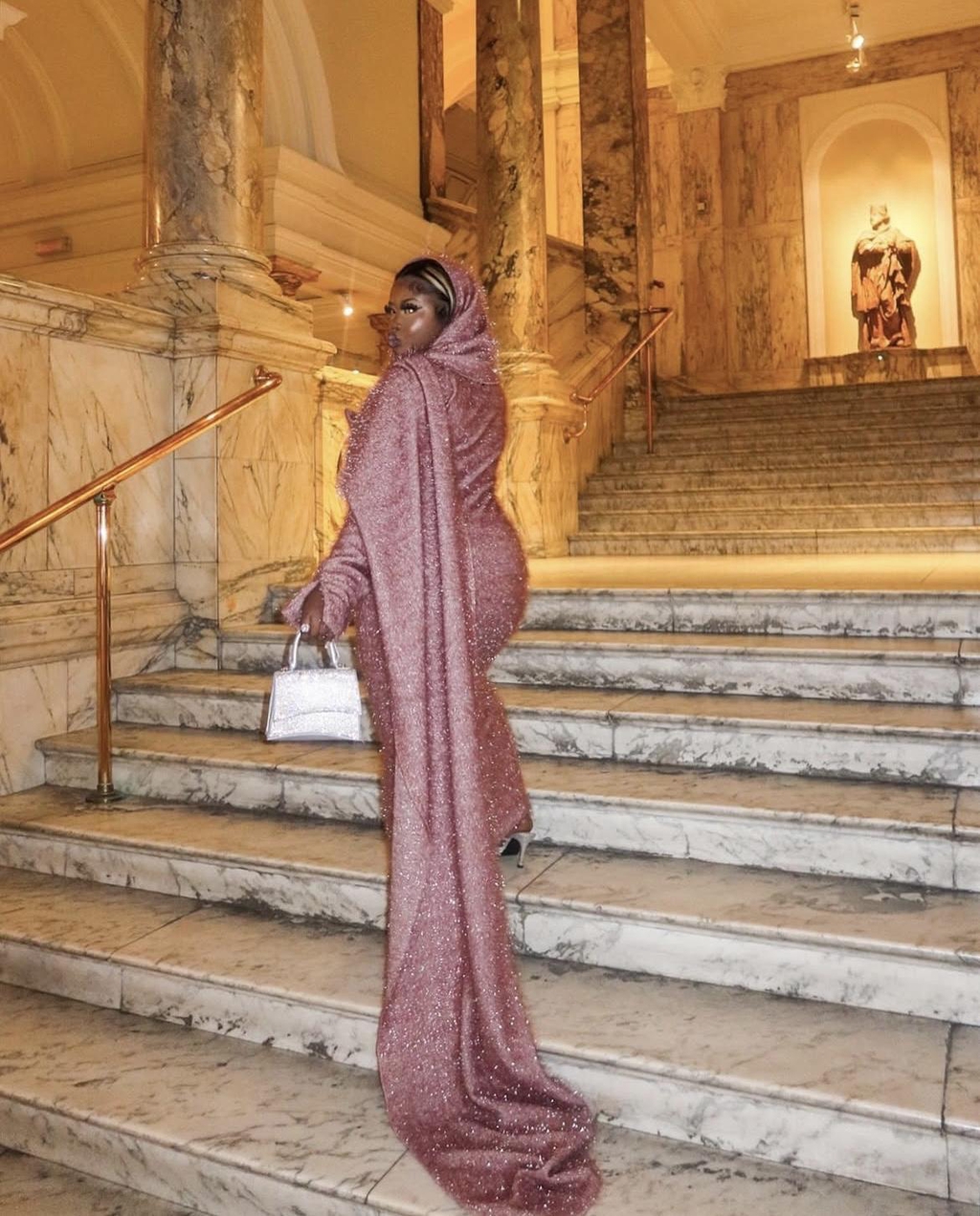 Where art meets modesty. Statement modestwear.