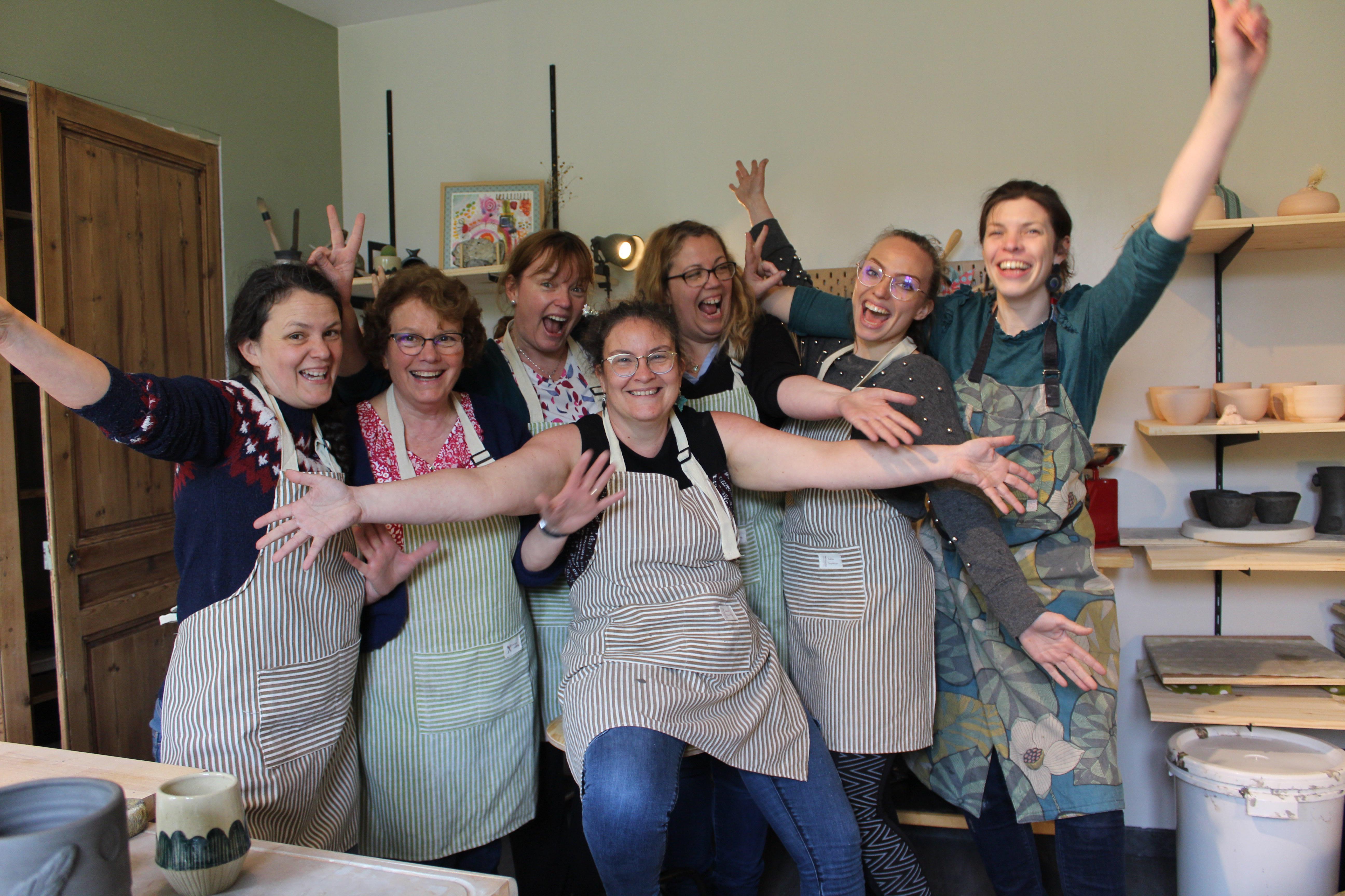 Ateliers poterie sur mesure en Normandie : EVJF, anniversaires, ateliers en entreprise ou lieux partenaires.