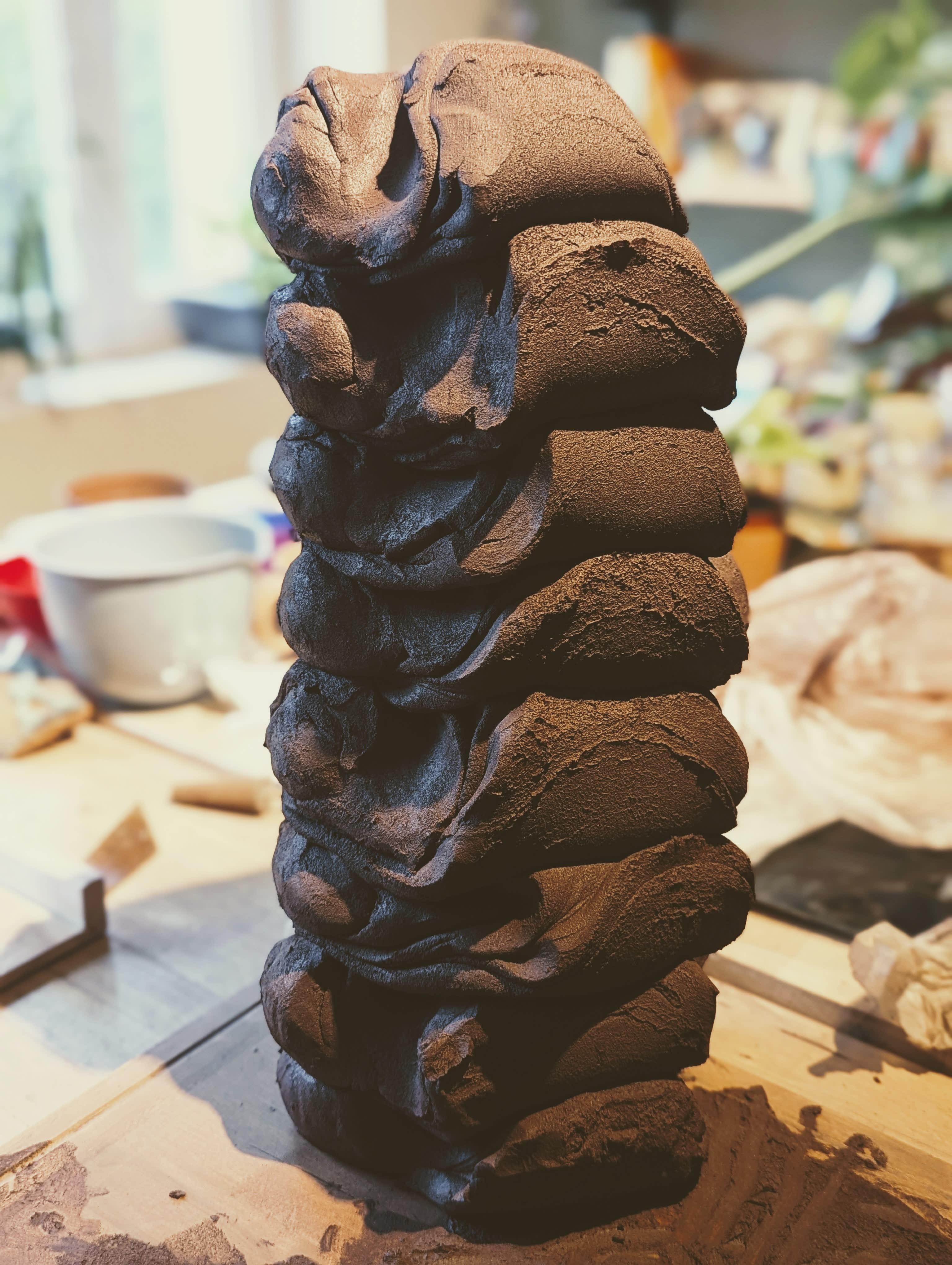 Recyclage de la terre en atelier de céramique
