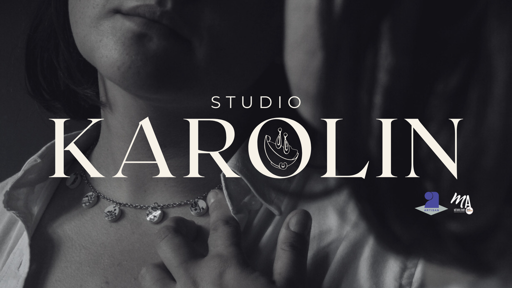 Studio Karolin - ou la vaisselle ancienne se transforme en bijoux uniques. La vaisselle ancienne un peu abimée voire carrément cassée peut retrouver une seconde vie dans mon atelier en Gironde, près de Bourg - je transforme les tessons de vaisselle en bijoux et accessoires uniques et inimitables, pour ajouter a son style une touche de vintage recyclée. Créations artisanales et faites main en quantités limitées. Pour se différencier de la foule : achetez recyclée, achetez upcyclée !