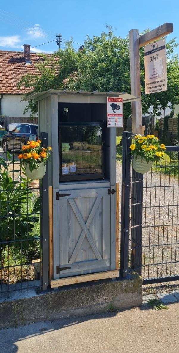 Neuer Hofverkaufsschrank