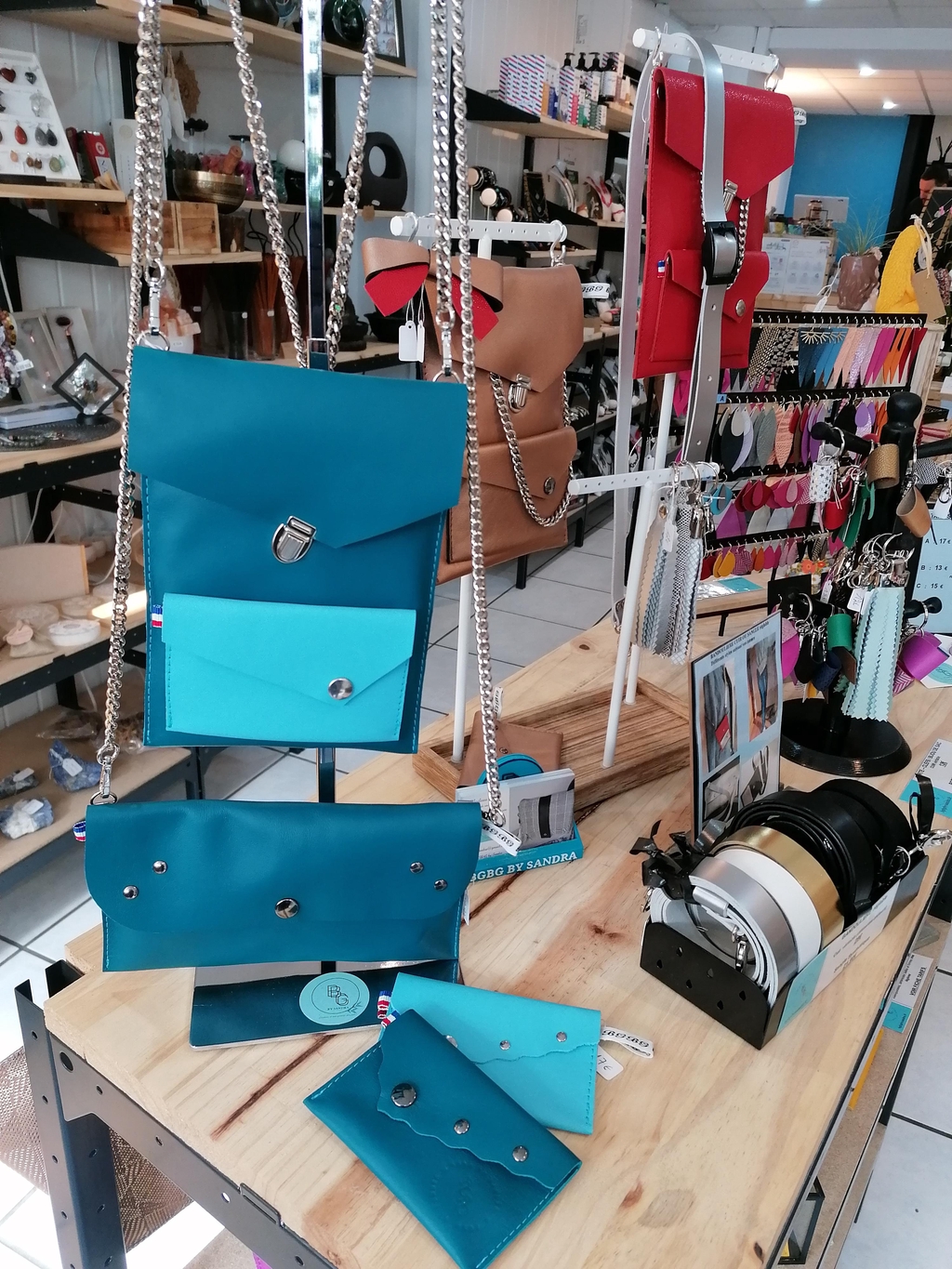 sacs à main, pochettes portable légers, tendances uniques ou personnalisés
bgbgbysandra.fr