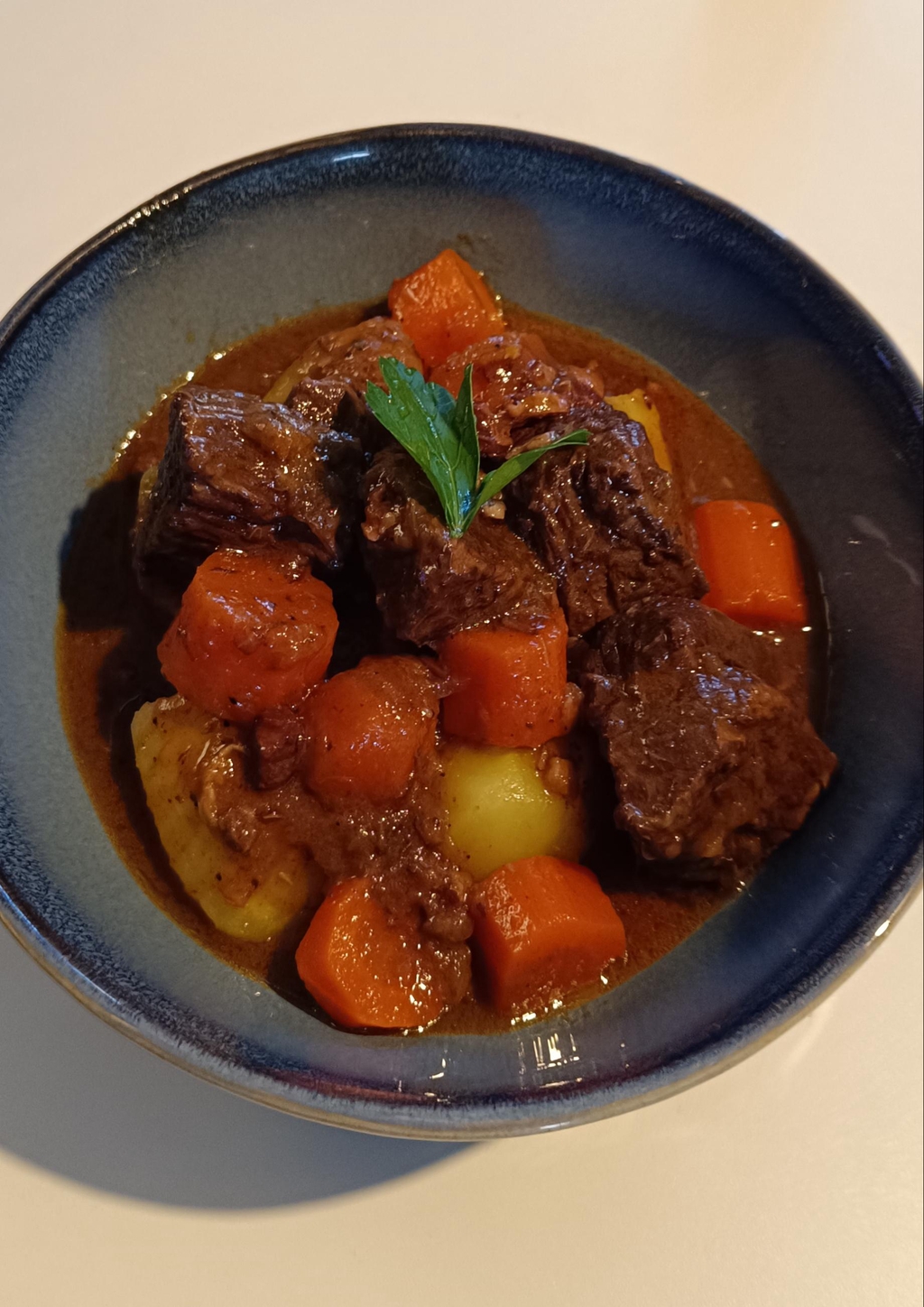 chou farci crème fromagère au zaatar, sumac thym et origan, et tomates
