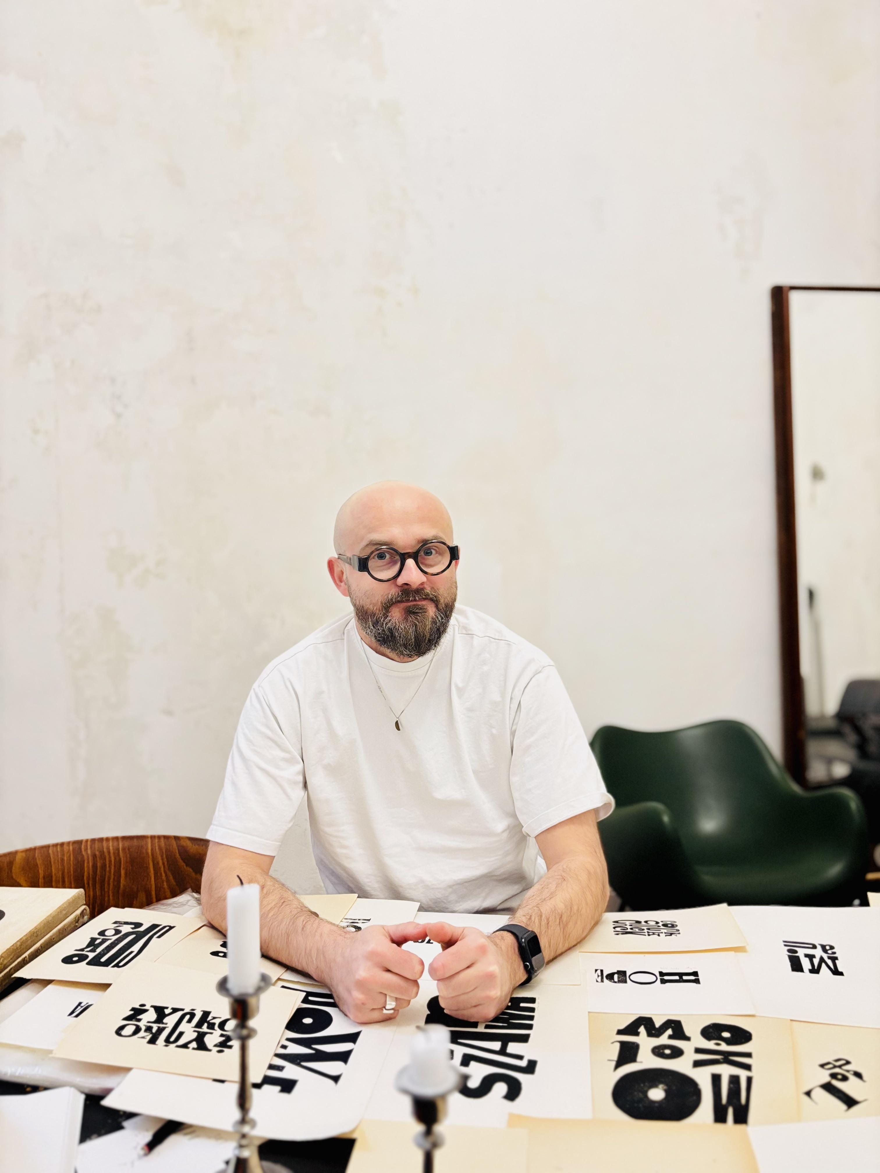 Przyjemna przestrzeń z charakterem.
Studio w centrum Warszawy do wynajęcia na pop—up, warsztaty, kameralny event czy towarzyskie spotkanie. Na noce i dnie.