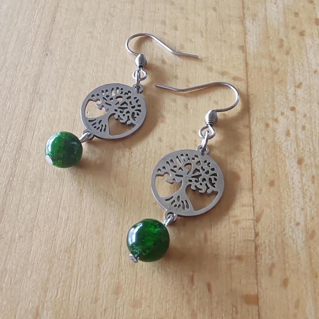 Boucles arbre de vie, acier inoxydable et Perles de Diopside de 8 mm de diamètre.