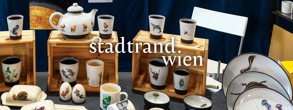 Bild von bedruckter Keramik mit verschiedenen Motiven