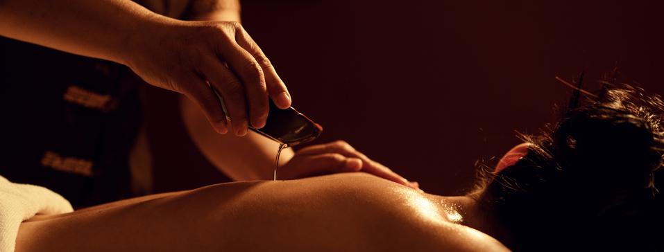 Massagen für die Dame und den Herren aus Dornach, Basel, Reinach, Arlesheim, Aesch, Duggingen, Muttenz, Münchenstein, Gempen, Hochwald, Riehen, Liestal, Laufen, alle sind Herzlich Willkommen. La Reina GmbH - Beauty & Wellness