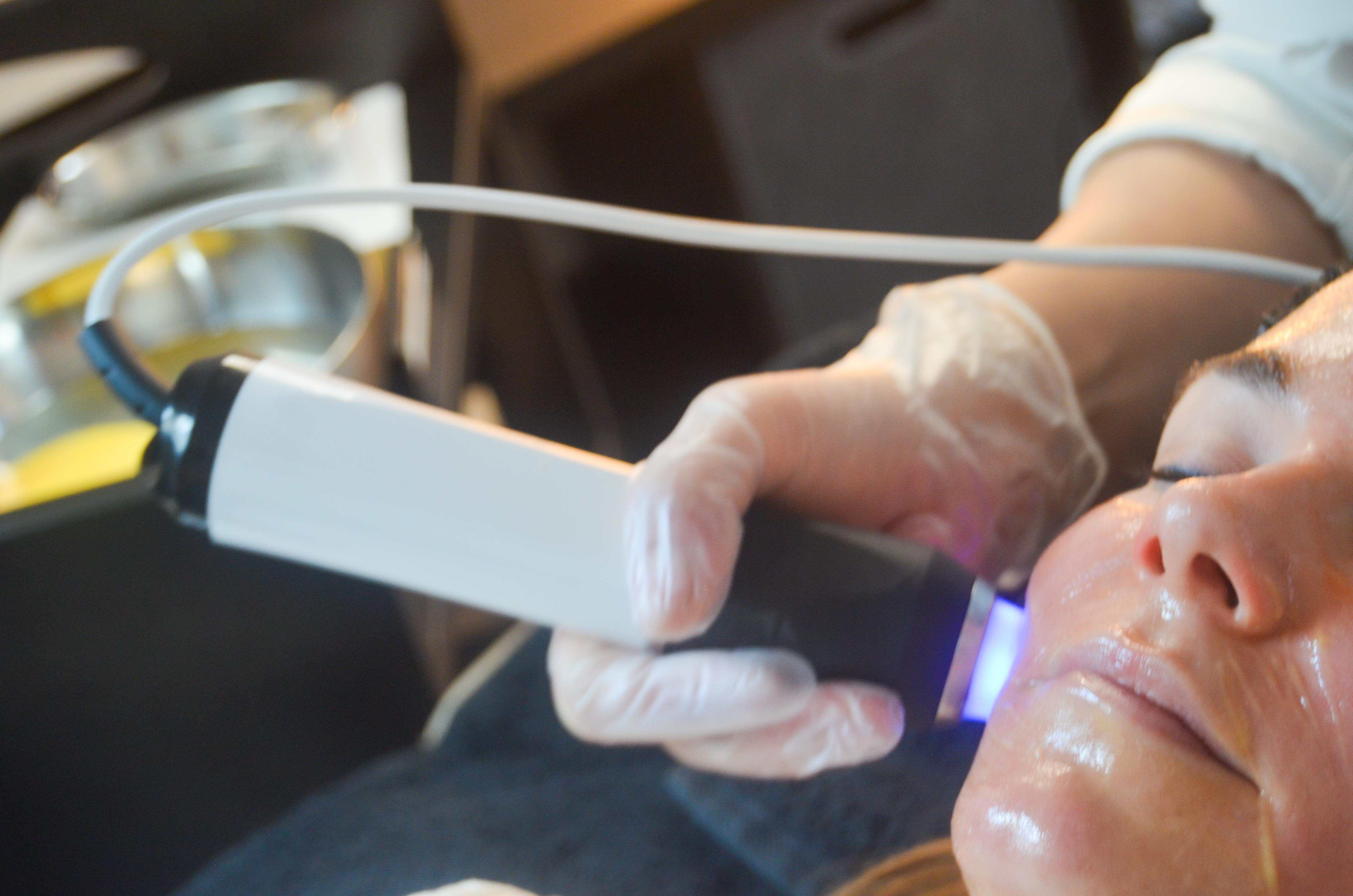 Glowskin Gesichtsbehandlungen für die Dame und den Herren aus Dornach, Basel, Reinach, Arlesheim, Aesch, Duggingen, Muttenz, Münchenstein, Gempen, Hochwald, Riehen, Liestal, Laufen, alle sind Herzlich Willkommen. La Reina GmbH - Beauty & Wellness