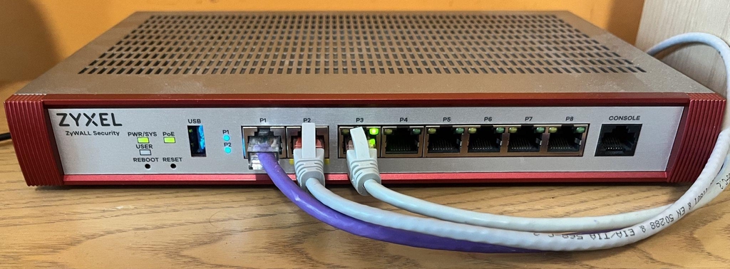Dispositivo firewall ZyXEL ZyWALL Security con porte Ethernet e indicatori di stato
