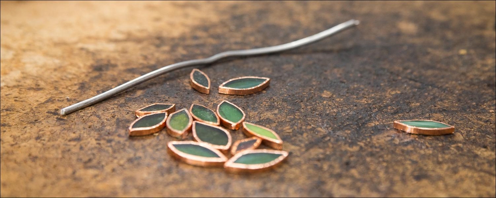 vitraux d'oiseaux honore la nature