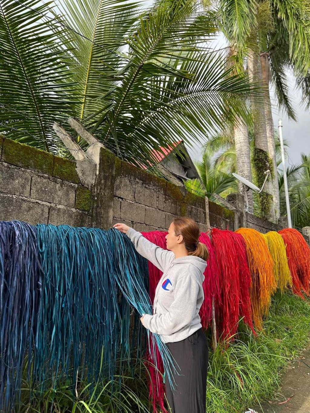     Filipino-inspired handmade raffia bags and tropical accessories in France. Unique gifts shipped across Europe.