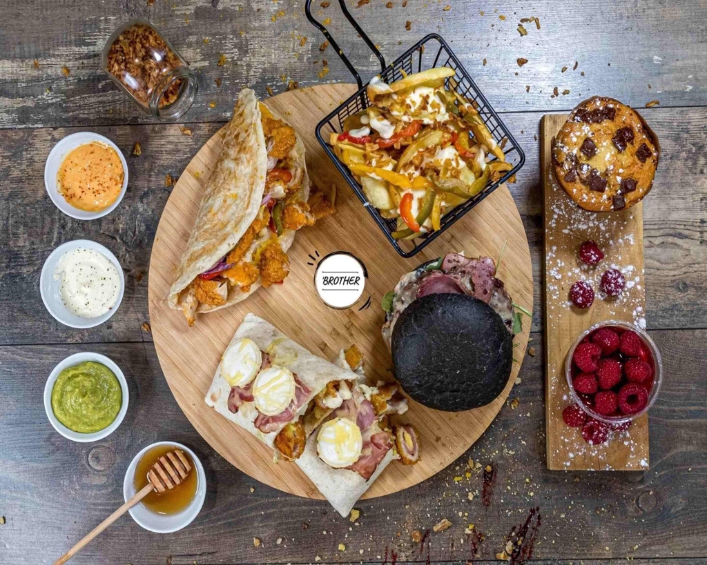 Consultez notre carte complète : burgers artisanaux, tacos généreux, frites maison et desserts. Prix abordables et ingrédients frais garantis.