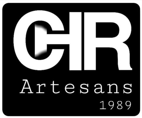 Confección de complementos en piel, hechos a mano.