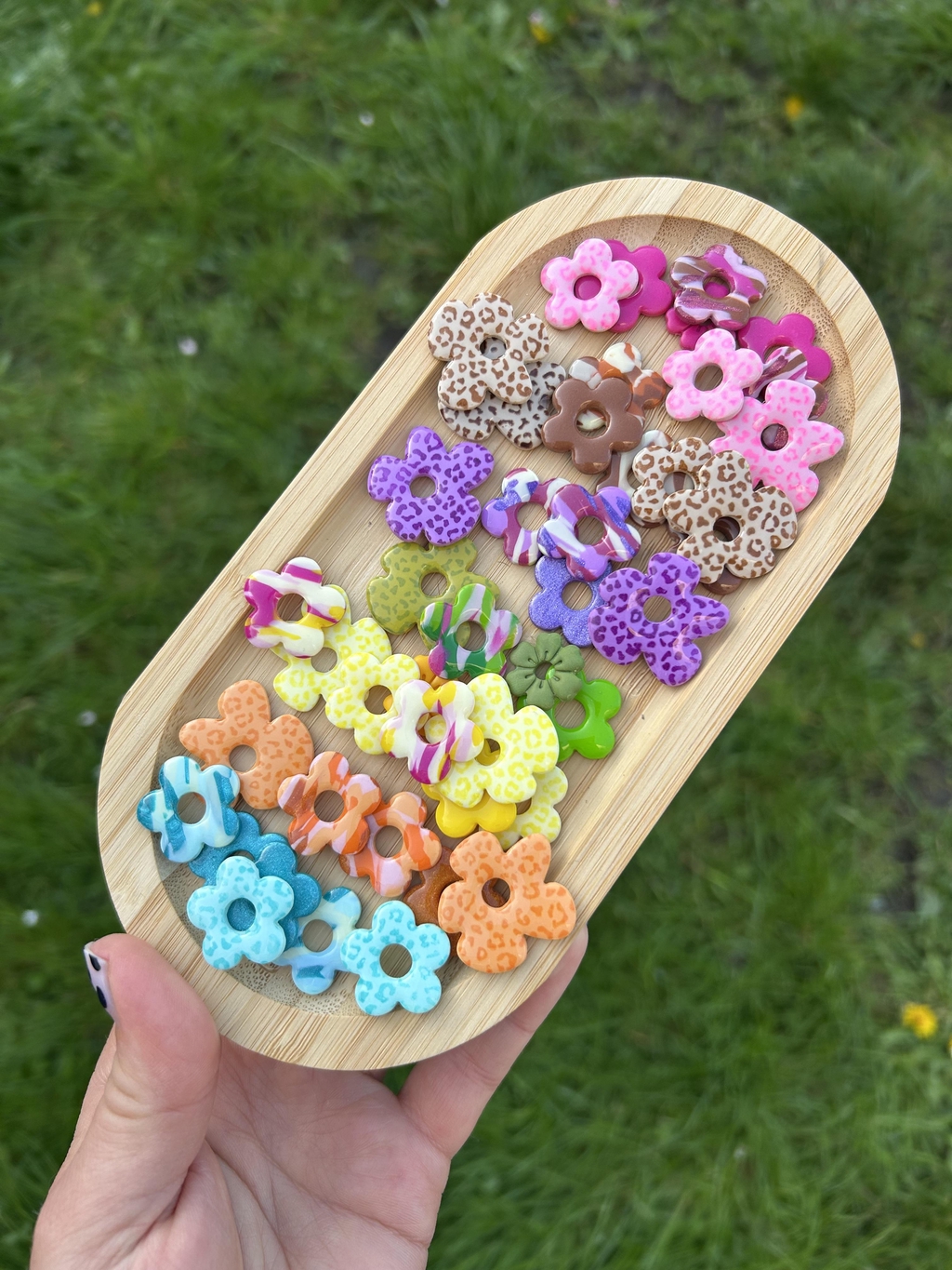 Boucles d'oreille en argile polymère originales et colorées 