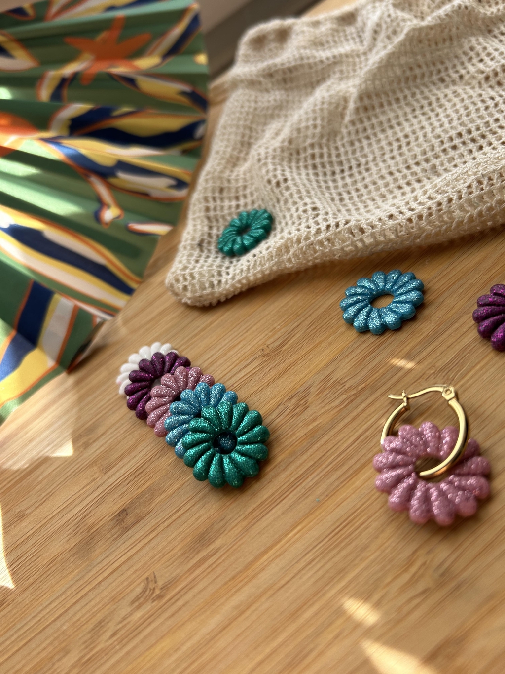 Boucles d'oreille en argile polymère originales et colorées 