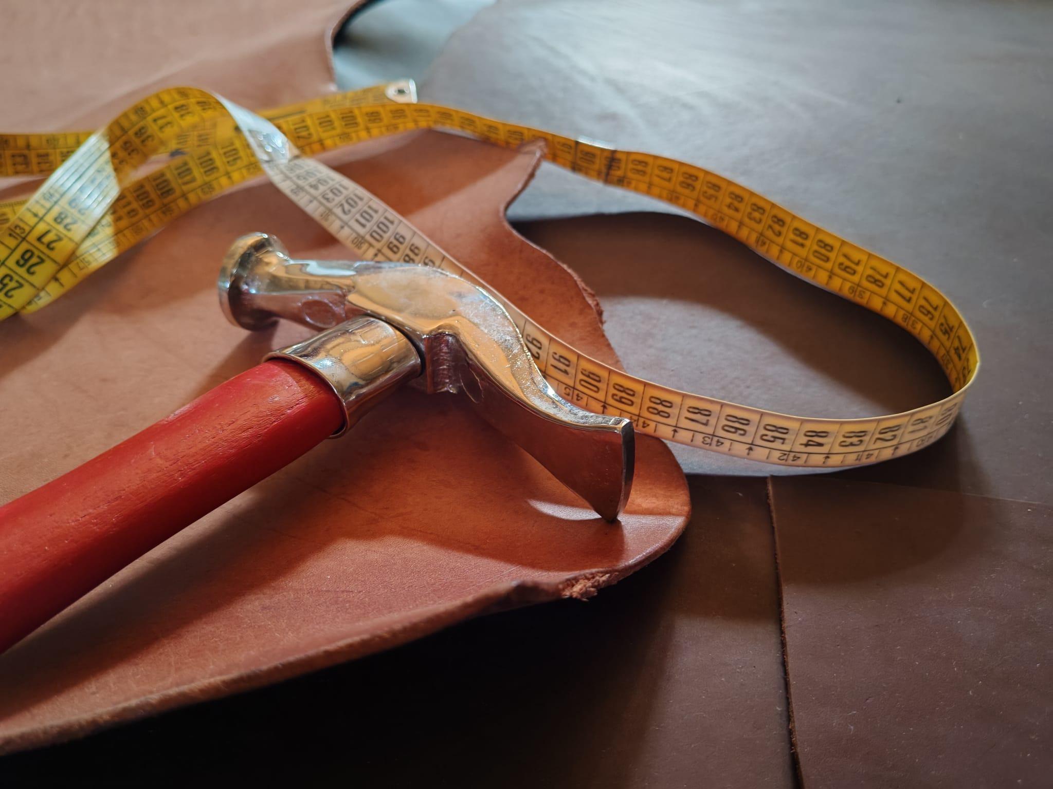 Come nasce una borsa artigianale sarda | Il laboratorio Sardinia Style