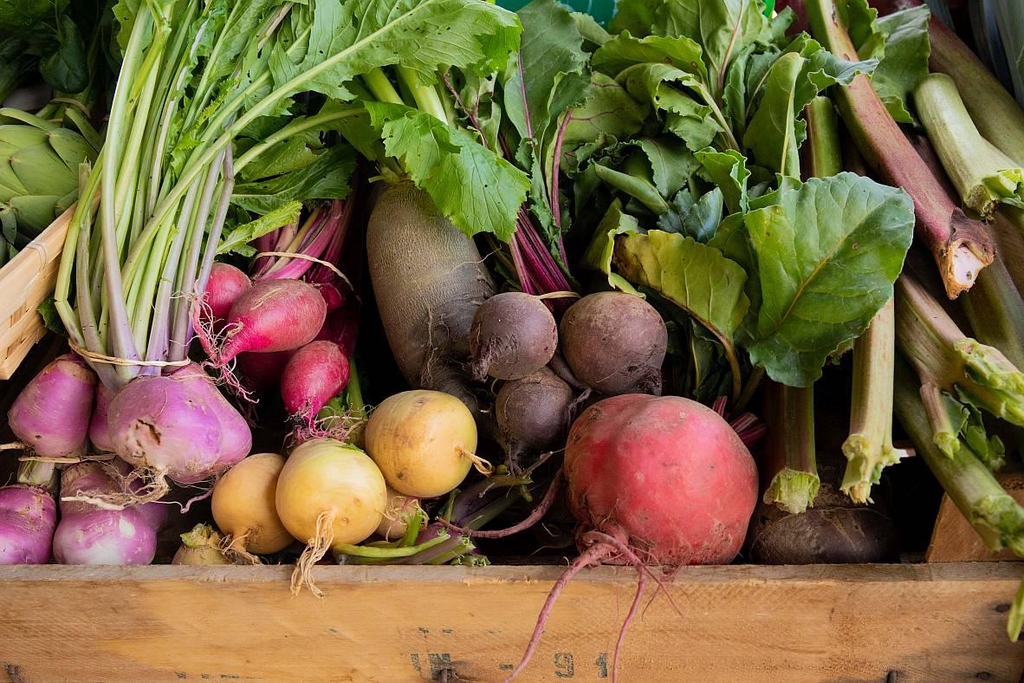 collection de navets betteraves et rhubarbe vente de légumes locaux en ligne