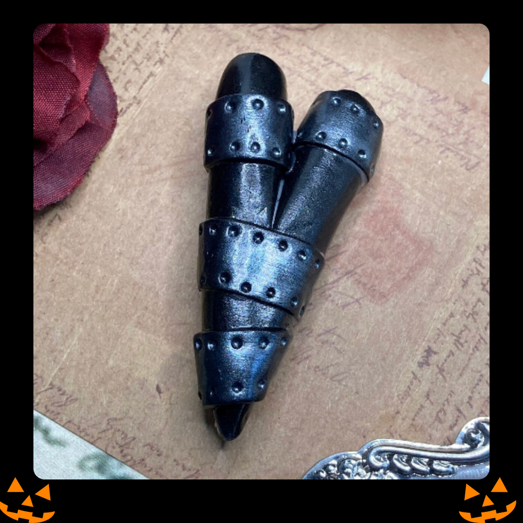 Gothic heart brooch 