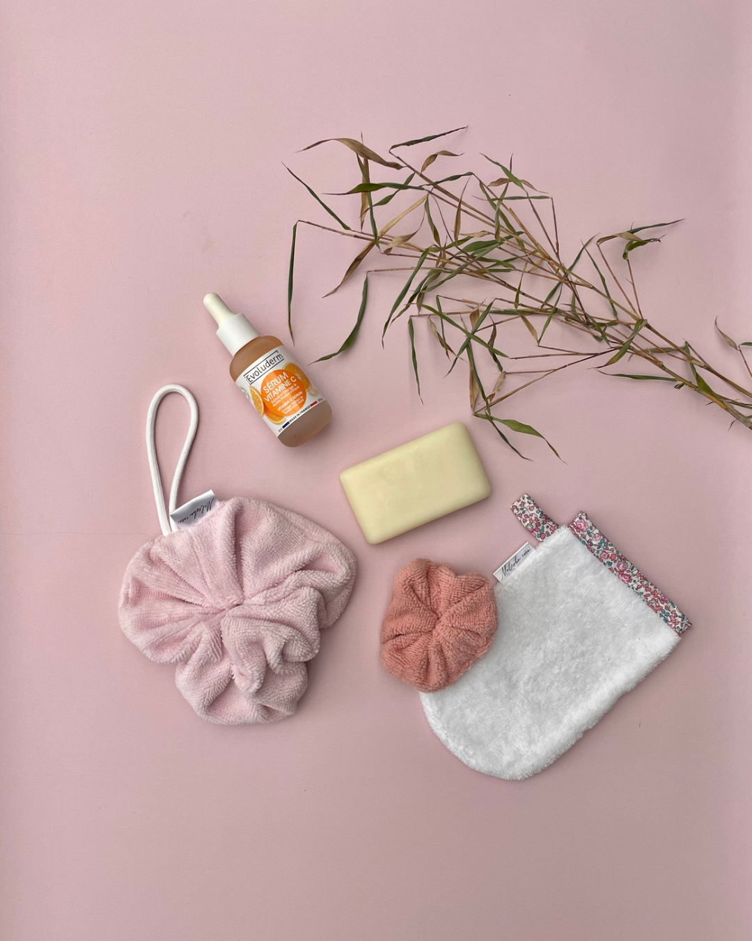 Découvrez notre sélection Beauté & Bien-être : des créations faites main, uniques et pratiques, pensées pour le quotidien. Accessoires cheveux pour enfants, petites créations bien-être et fleurs de douche pour prendre soin de soi en douceur.