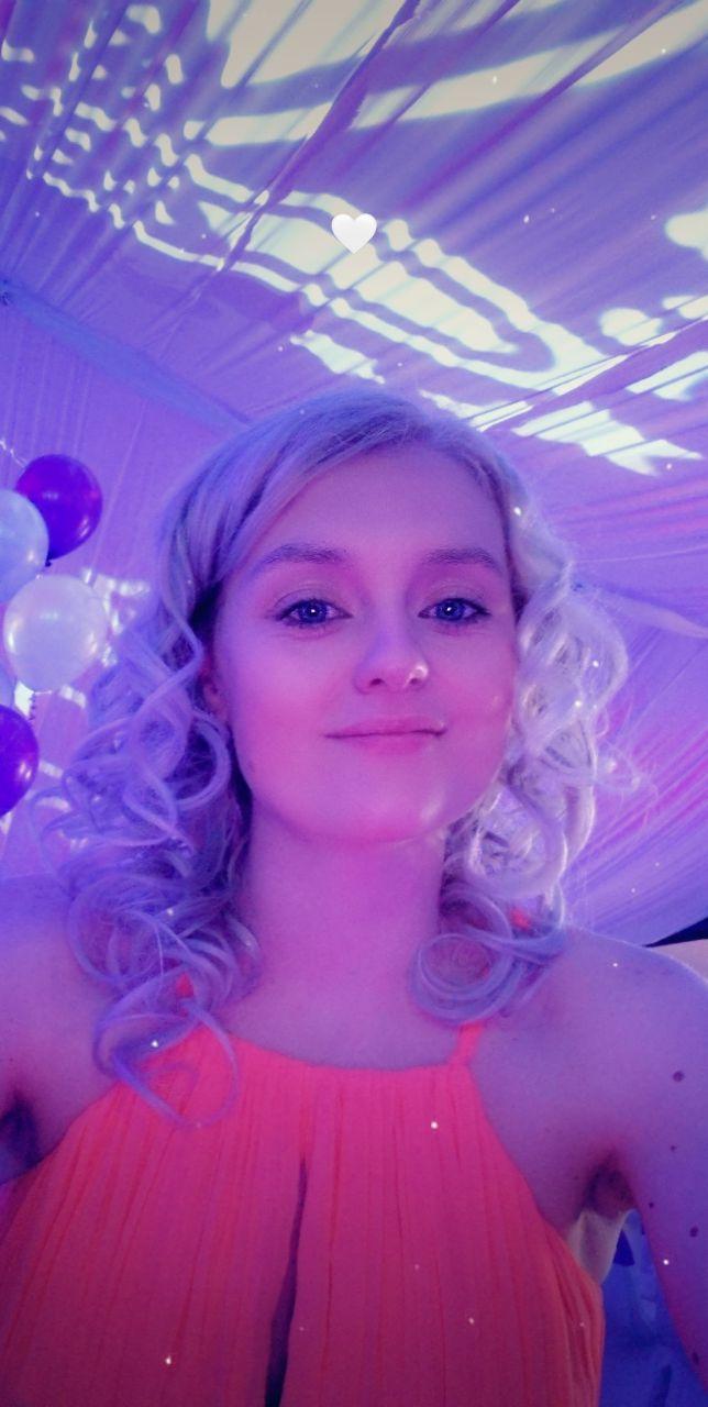 Hi! I'm Jess the maker behind " Creations By Jess". I Live in Dudley and lucky enough to make my amazing products from my own home. I started making my own melts from my home in lock down 2021. I have always had a creative side and I have now decided to make my creations so everyone can buy them. I do this on the side of working full time in a school.