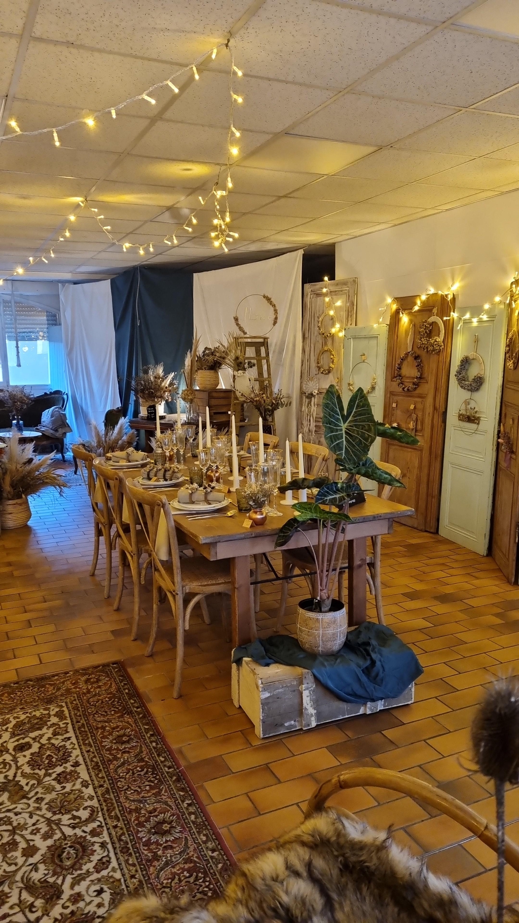 Création en fleurs séchées et végétales.