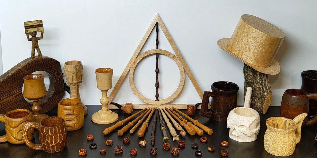 Eine kleine Übersicht meiner Holzarbeiten im Shop. Zauberstab, Becher, Humpen, Kelch, Pfeife, Ring, Hut.