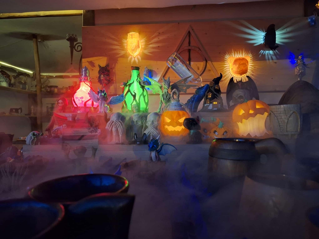 3D Druck Lampen bei Nacht und Nebel.