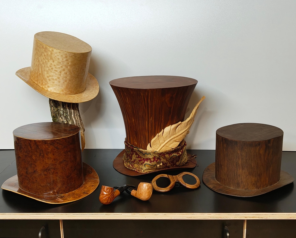 Handgefertigte Accessoires aus Holz im Stil des Woodpunk, angelehnt an Steampunk