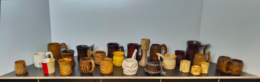 Handgefertigte Becher, Krüge, Humpen und Kelche aus Recycletem Holz.