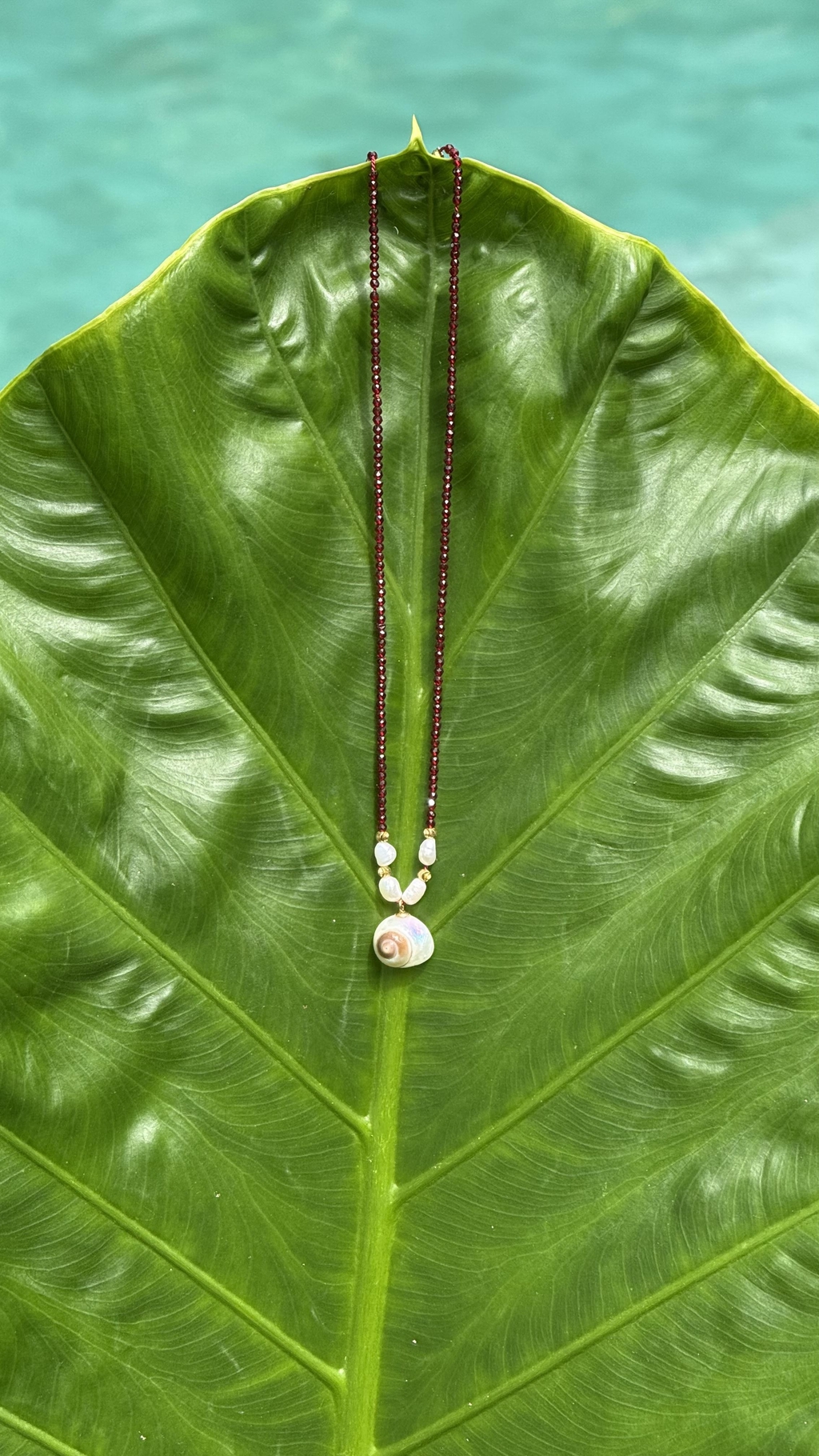 bijoux coquillages PACA, bijoux artisanaux fait main, bijoux nacre Provence, bijoux naturels méditerranéens.