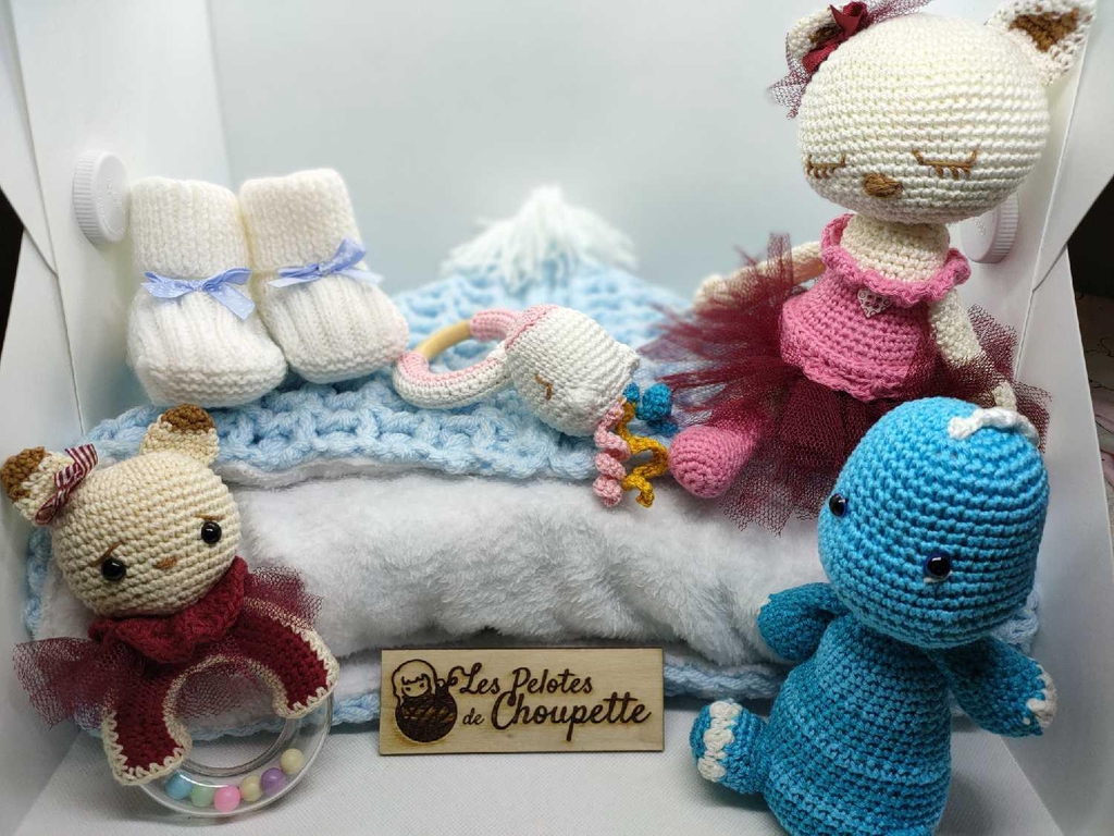Créations artisanales au crochet et couture, pour bébés et enfants.