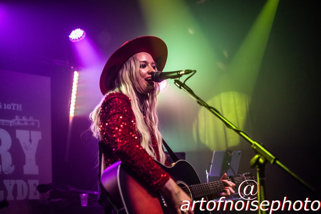 Robyn Red Online Store