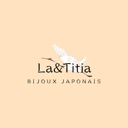 Passionnée d'art et de création, mon entreprise est dédiée à l'artisanat minutieux de bijoux en papier washi