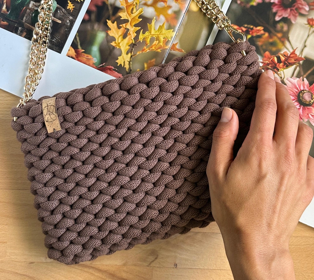 le creazioni arribi artigianali borse e accessori fatti a mano in Toscana in macrame e handknitting